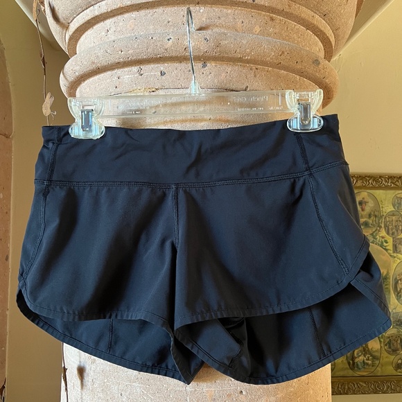Lululemon speedy shorts size 4 - Picture 1 of 5